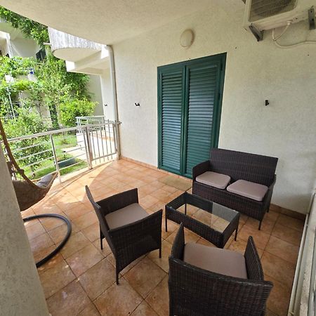 Roman Garden Apartment Risan Exterior foto