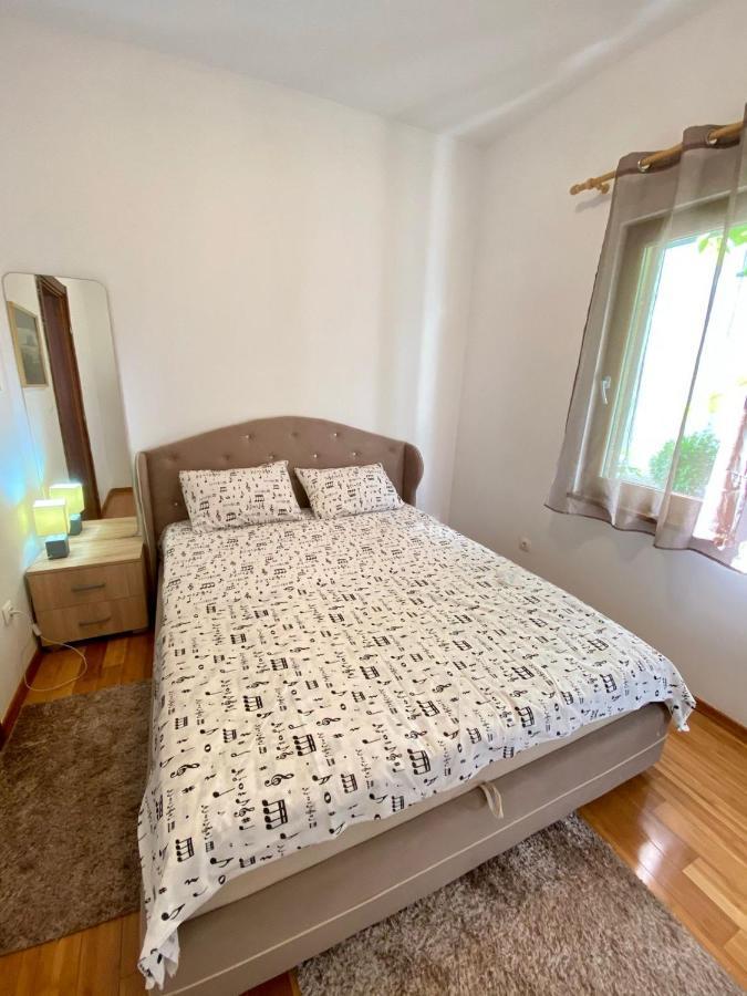 Roman Garden Apartment Risan Exterior foto
