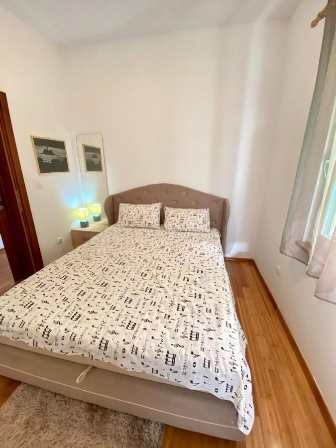 Roman Garden Apartment Risan Exterior foto