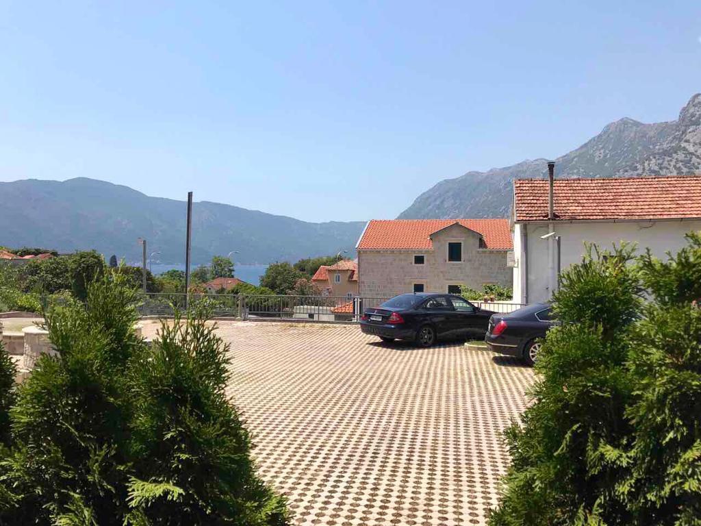 Roman Garden Apartment Risan Exterior foto