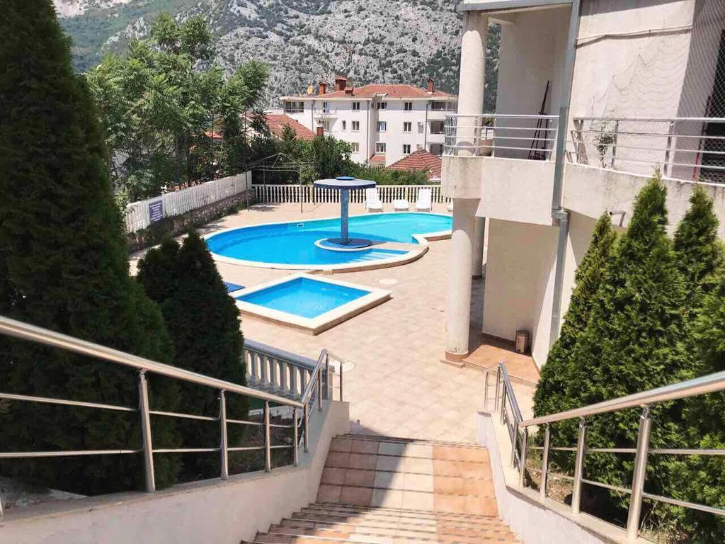 Roman Garden Apartment Risan Exterior foto