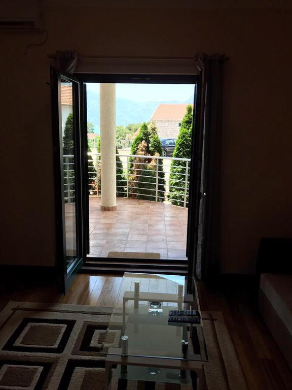 Roman Garden Apartment Risan Exterior foto